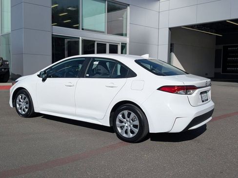 Used 2022 Toyota Corolla LE image 3