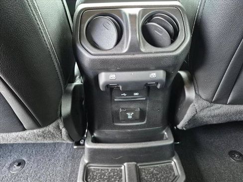 Used 2020 Jeep Wrangler Unlimited Sahara AWD/4WD image 17