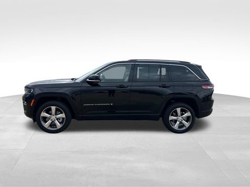 Used 2022 Jeep Grand Cherokee Limited w/ Luxury Tech Group II AWD/4WD image 3