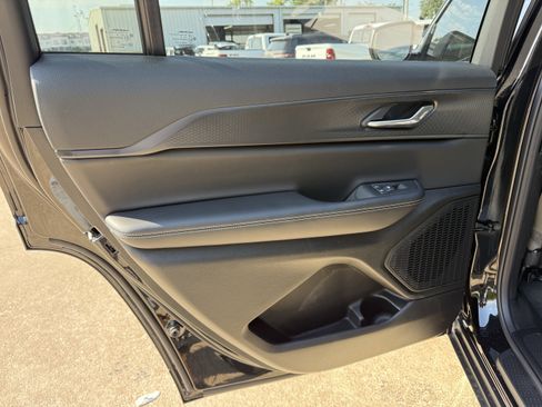 New 2025 Jeep Grand Cherokee L Laredo image 18