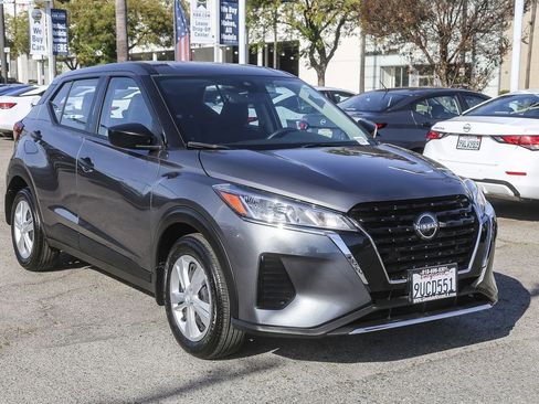 Used 2025 Nissan Kicks Play S FWD image 3