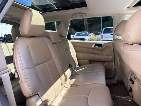 Used 2014 Nissan Pathfinder SL w/ SL Premium Package FWD image 19