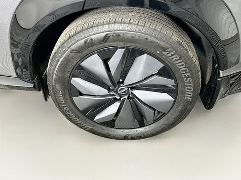 Used 2023 Nissan Ariya AWD image 11