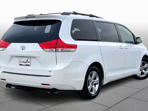 Used 2014 Toyota Sienna LE image 13