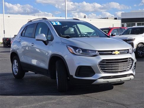 Used 2022 Chevrolet Trax LT w/ LT Convenience Package image 9