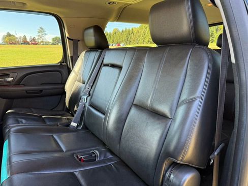 Used 2014 Chevrolet Suburban LT w/ Luxury Package image 32