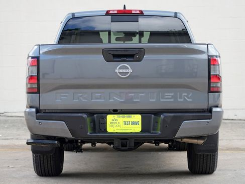 Used 2025 Nissan Frontier SV w/ Tow Package RWD image 11