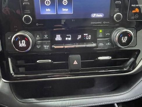 Used 2022 Toyota Highlander XLE image 27