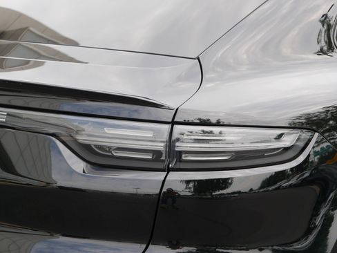 Used 2020 Porsche Cayenne Turbo S image 17