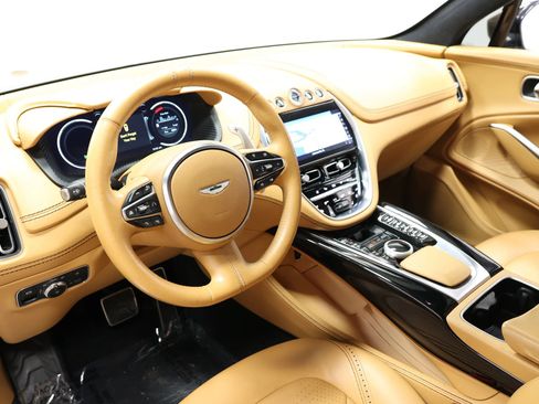 Used 2021 Aston Martin DBX AWD/4WD image 22