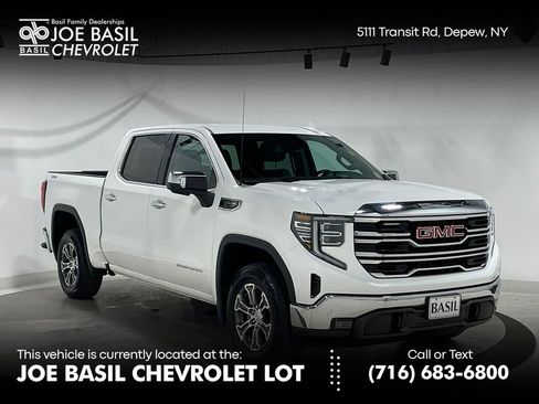 Used 2025 GMC Sierra 1500 SLT image 1