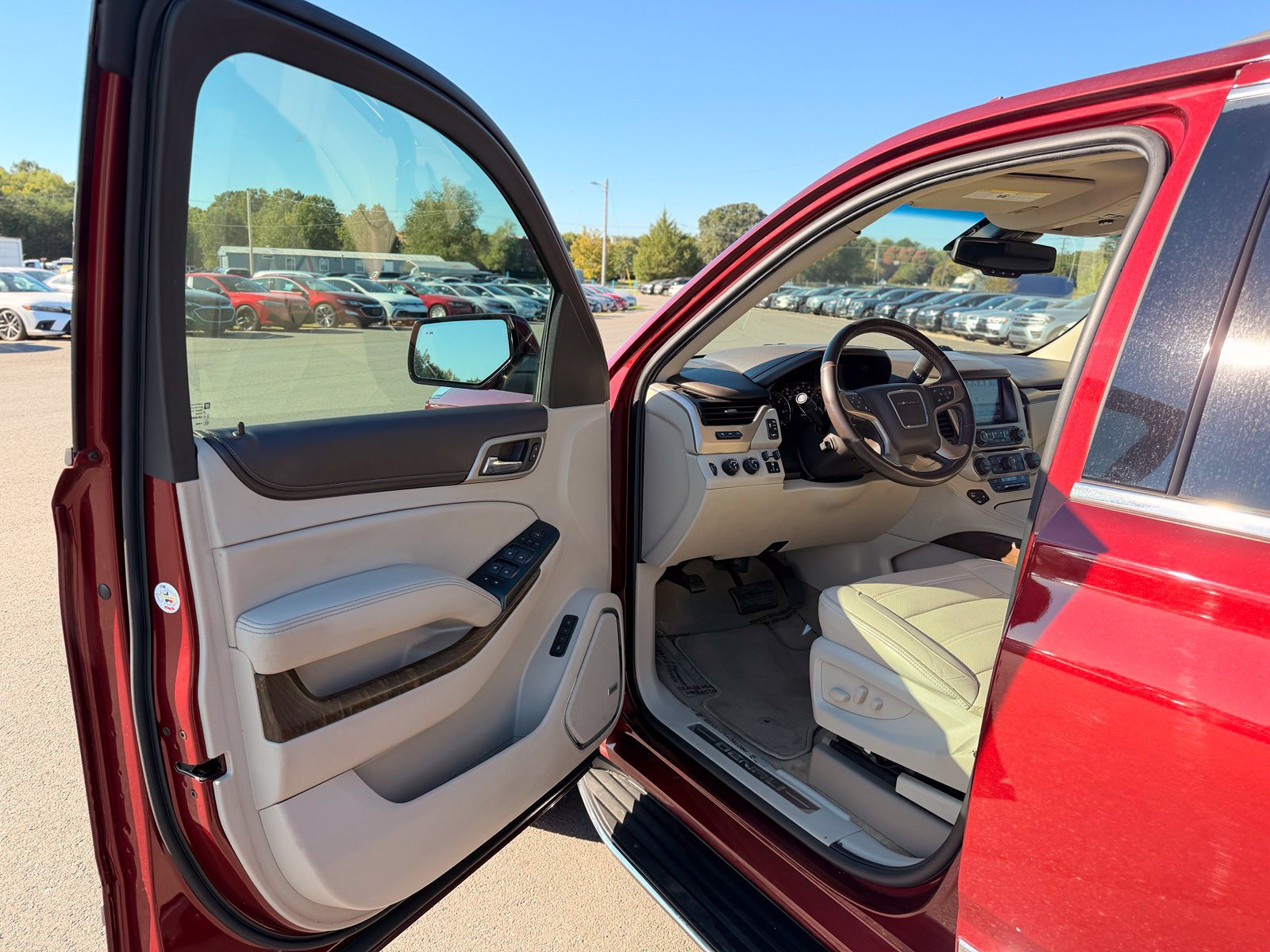 Used 2018 GMC Yukon XL Denali w/ Open Road Package AWD/4WD image 13