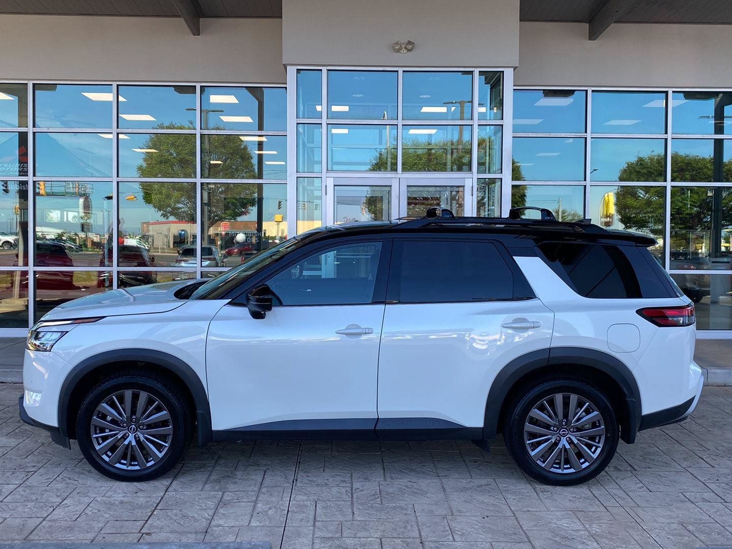 Certified 2024 Nissan Pathfinder SL w/ SL Premium Package AWD/4WD image 4