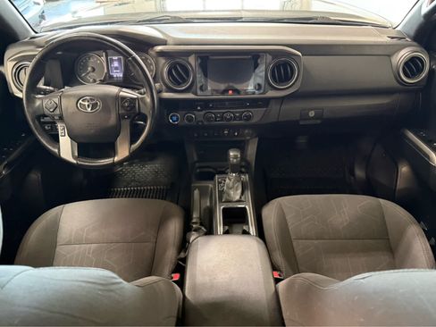 Used 2017 Toyota Tacoma TRD Off-Road AWD/4WD image 16