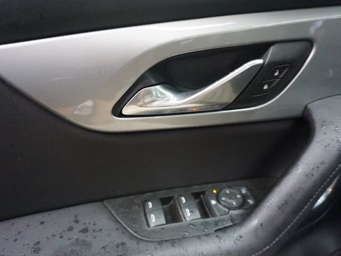 Used 2019 Chevrolet Blazer LT FWD image 3