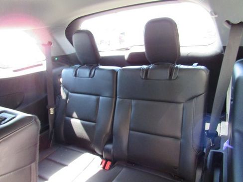Used 2023 Ford Explorer XLT w/ Equipment Group 202A AWD/4WD image 31