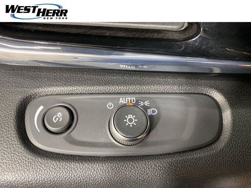 Used 2025 Buick Envista Sport Touring w/ Convenience II Package FWD image 13