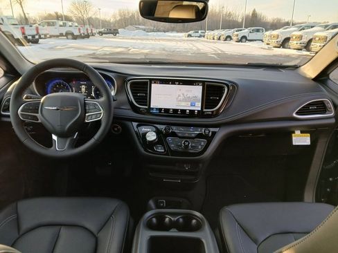 New 2026 Chrysler Pacifica Select image 23