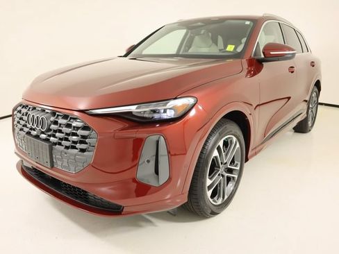 Certified 2025 Audi Q5 Prestige AWD/4WD image 1