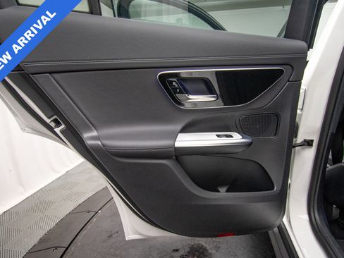 Used 2025 Mercedes-Benz GLC 300 4MATIC image 24