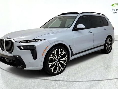 Used 2024 BMW X7 xDrive40i w/ M Sport Package AWD/4WD image 4