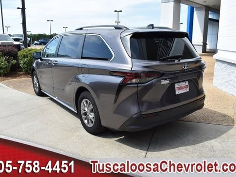 Used 2023 Toyota Sienna XLE FWD image 7