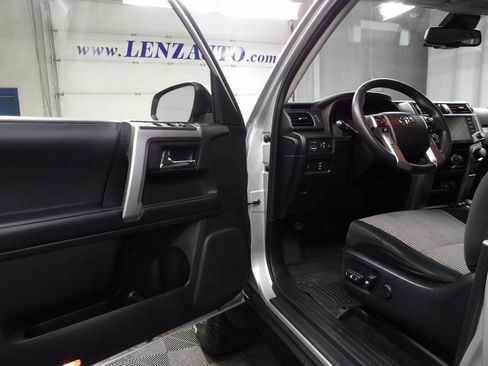 Used 2021 Toyota 4Runner SR5 AWD/4WD image 36