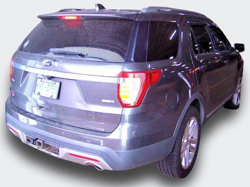 Used 2016 Ford Explorer XLT w/ Equipment Group 202A AWD/4WD image 3