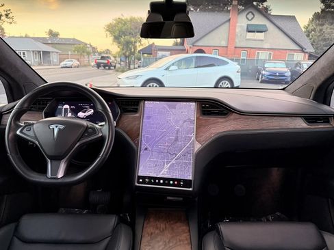 Used 2020 Tesla Model X Long Range AWD/4WD image 10