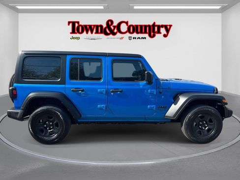 Used 2022 Jeep Wrangler Unlimited Sport AWD/4WD image 5
