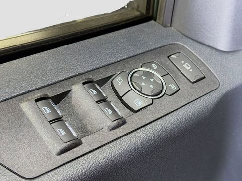 Used 2022 Ford F350 Platinum w/ FX4 Off-Road Package image 22