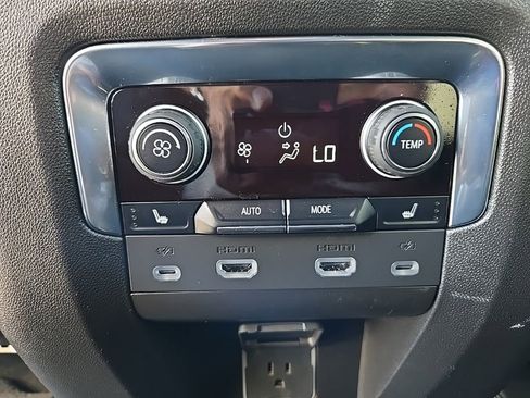 Used 2023 Chevrolet Tahoe Premier AWD/4WD image 58