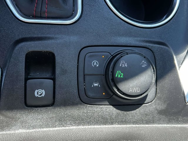 Used 2023 Chevrolet Traverse RS AWD/4WD image 32