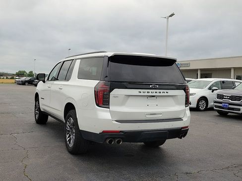 Used 2025 Chevrolet Suburban Z71 AWD/4WD image 4