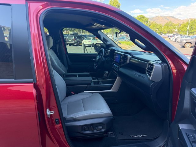 Used 2025 Toyota Tundra SR5 w/ SR5 Premium Package AWD/4WD image 23