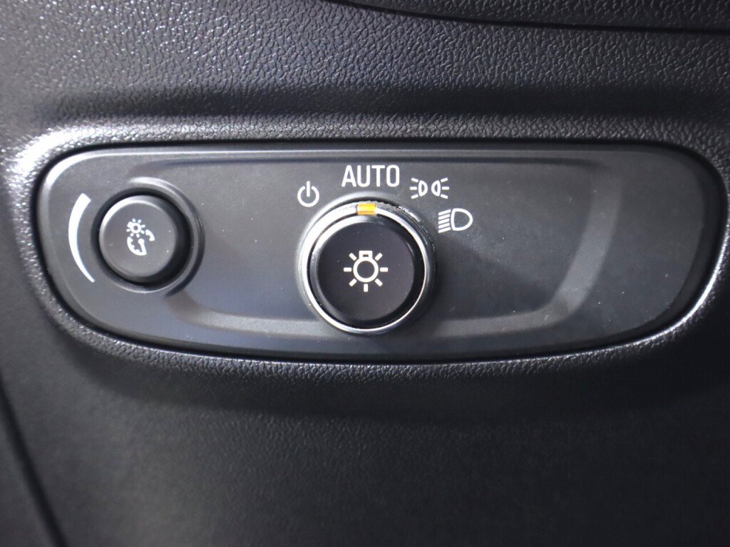 Used 2019 Chevrolet Equinox LT w/ Driver Convenience Package AWD/4WD image 10