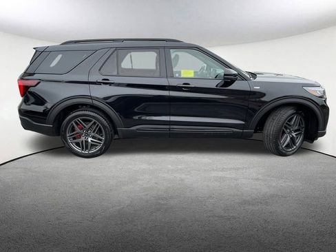 Used 2025 Ford Explorer ST-Line w/ ST-Line Street Pack image 16