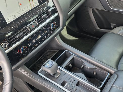 Used 2022 Nissan Pathfinder SL w/ SL Premium Package image 18