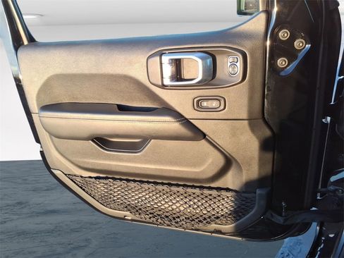 Used 2020 Jeep Gladiator Overland w/ Popular Equipment Package image 26