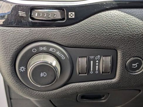 Used 2023 Jeep Cherokee Altitude Lux AWD/4WD image 24