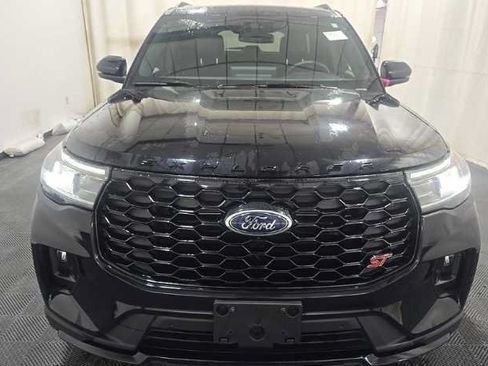 Used 2025 Ford Explorer ST AWD/4WD image 2