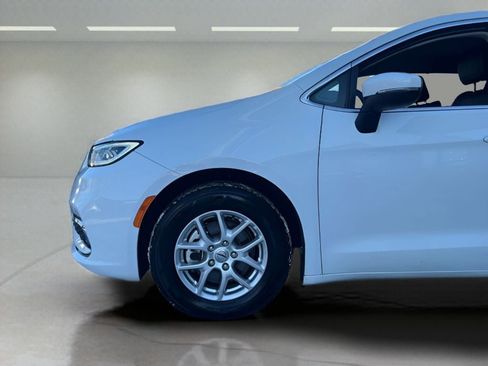 Used 2023 Chrysler Pacifica Touring-L image 26