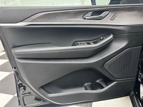 New 2025 Jeep Grand Cherokee L Limited w/ Black Appearance Package image 10