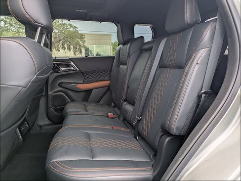 Used 2024 Mitsubishi Outlander SEL FWD image 16