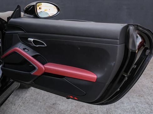 Used 2019 Porsche 718 Cayman S RWD image 32