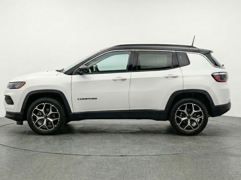 Used 2025 Jeep Compass Limited image 5