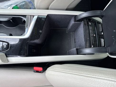 Used 2023 Volvo XC90 B6 Plus w/ Protection Package image 32