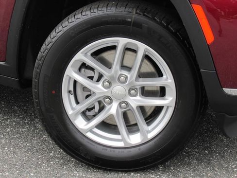 Used 2025 Jeep Grand Cherokee L Laredo w/ Luxury Tech Group I image 7