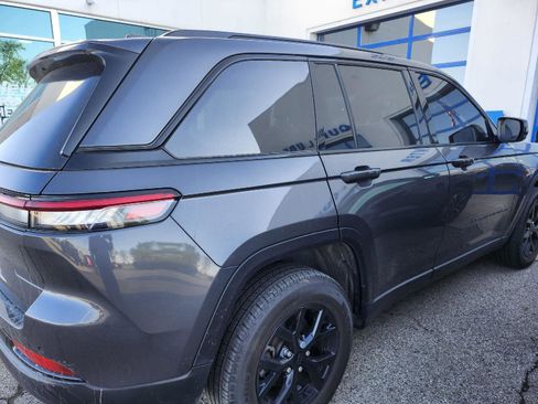 Used 2024 Jeep Grand Cherokee Altitude image 6