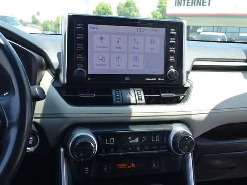 Used 2019 Toyota RAV4 Limited w/ Carpet Mat Package FWD image 28